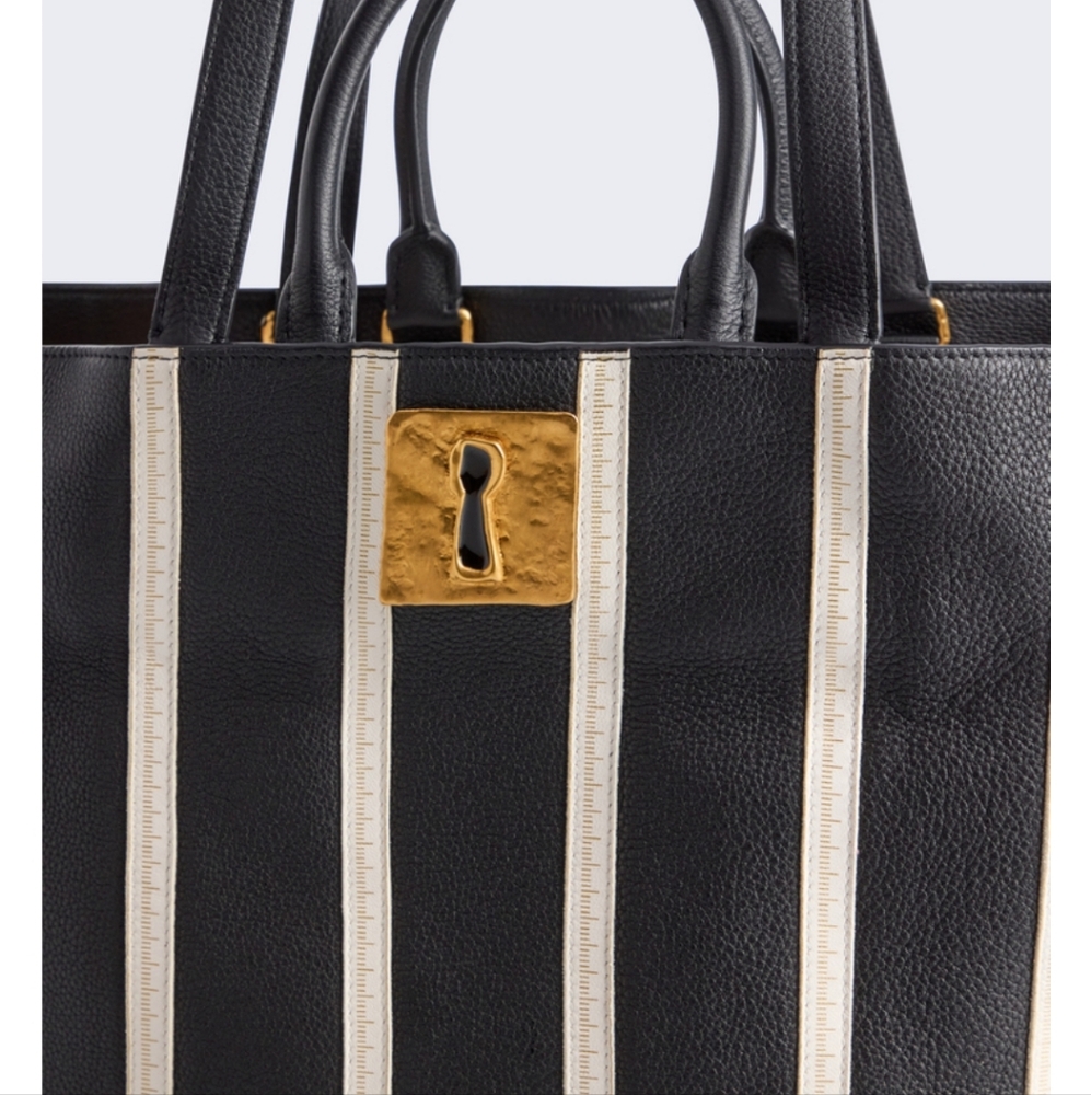 🌹Schiaparelli Tot b&w leather Measure tape motif  Bag whith removable key charm - Picture 11 of 16